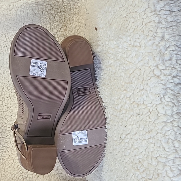 Open toe booties - Picture 3 of 3